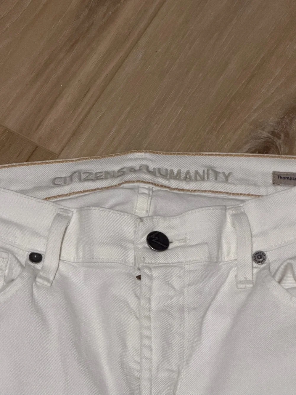 Citizens Of Humanity Off-White Jeans with Contrast Stitching - Picture 8 of 8